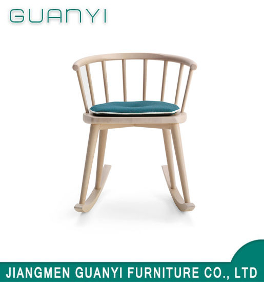 Silla de mecedora de madera de ocio nórdico simple